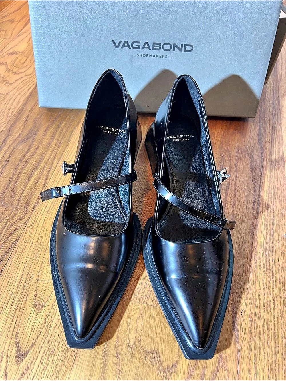 Vagabond Black Mary Jane Heels Like New